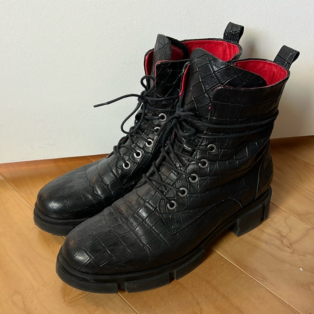 SAINT+SOFIA | Noho Boot - Black Crocodile Leather | Size 11 / 42